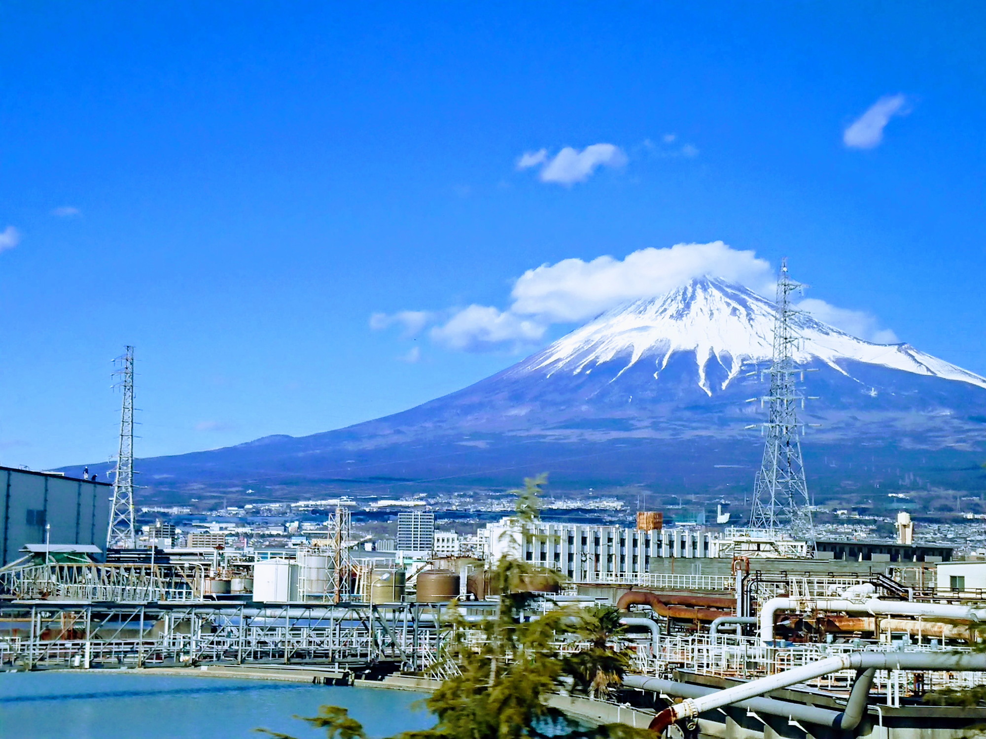 おまけ：グーグルくんが提案してくれる富士山の写真